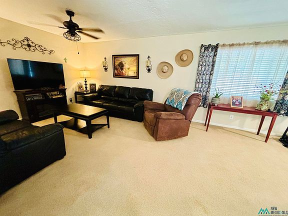 3rd image of 304 Oakwood Dr