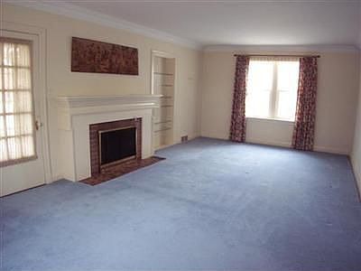 3rd image of 1911 Hayselton Dr