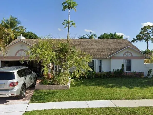 110 Hemingway Ct, Royal Palm Beach, FL 33411
