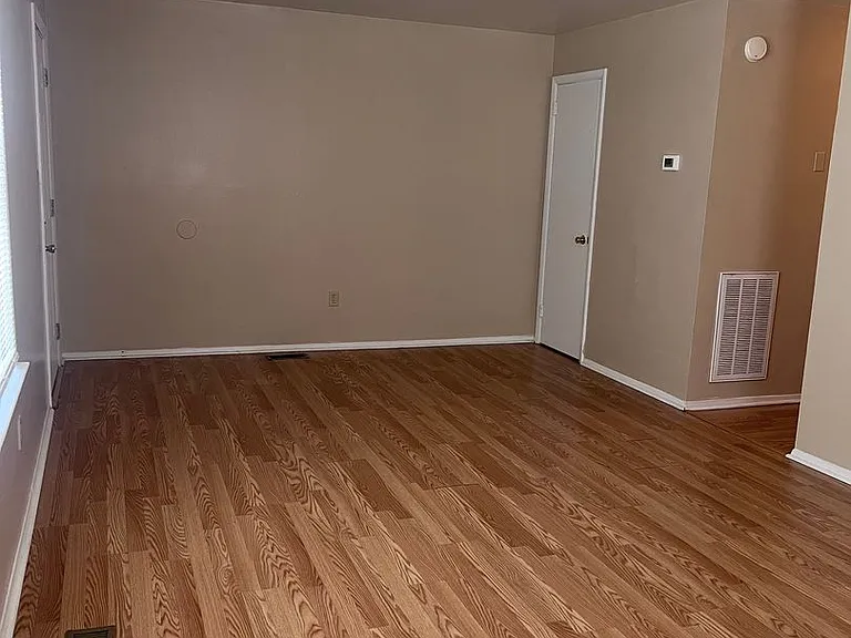 130 South Ave — Photo 5