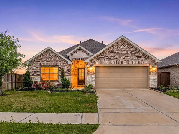 2303 Gentle Breeze Ln, Baytown, TX 77523