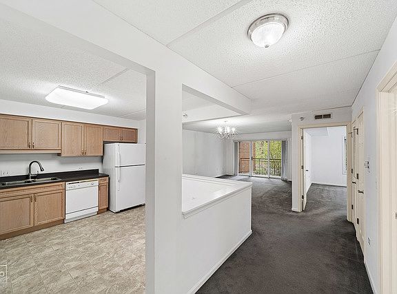 4th image of 410 Western Ave #202