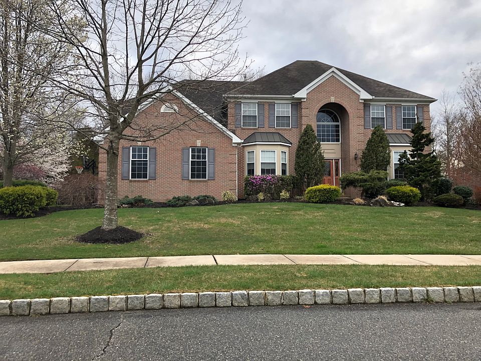1st image of 124 Newington Ln
