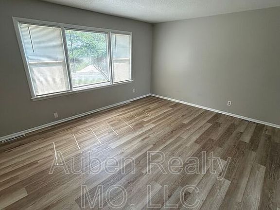 3rd image of 8300 E 91st Ter