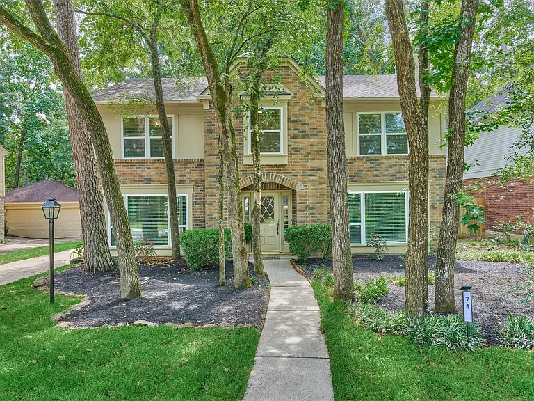 71 Breezy Point Pl — Photo 1