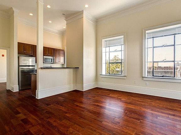 2nd image of 703 Carondelet St APT 501