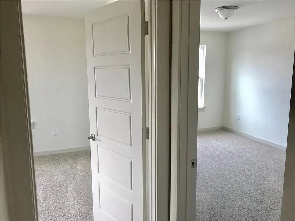 3 bed, 2.5 bath, 1813 sqft, $2,199 — Photo 4