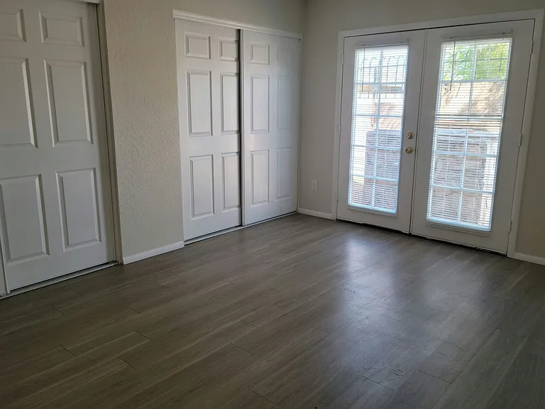 2426 W Earll Dr — Photo 4