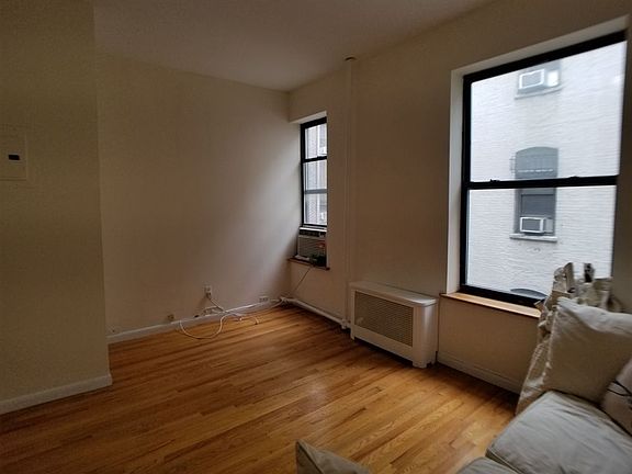 3rd image of 210 W 94th St APT 6B