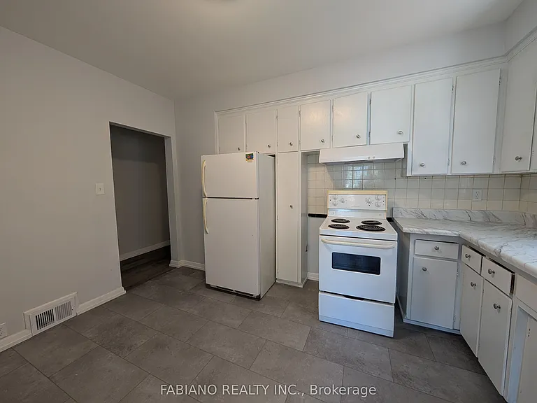 5 Hertford Ave #2 — Photo 8