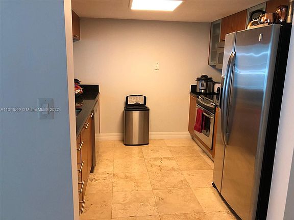 5th image of 1800 N Bayshore Dr APT 2812