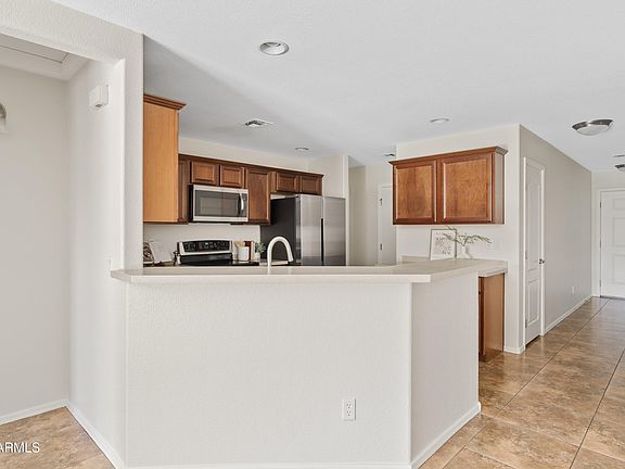 3rd image of 973 E KELSI Avenue