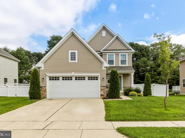 18 Circle Dr, Sicklerville, NJ 08081
