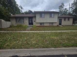 3 Sylvia St, Barrie, ON L4M 5J3