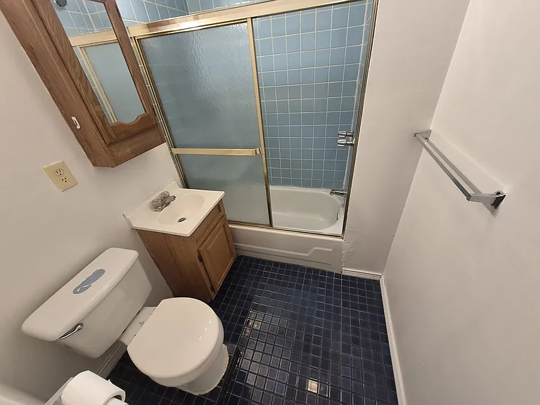 2046 W 19th St #2 — Photo 8