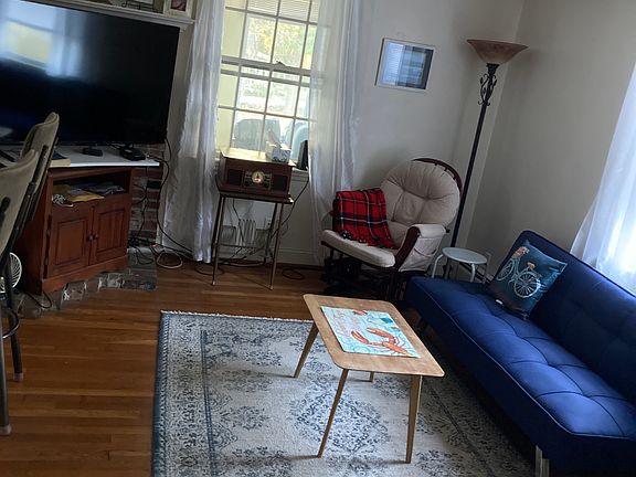 5th image of 21 Dixon Ave