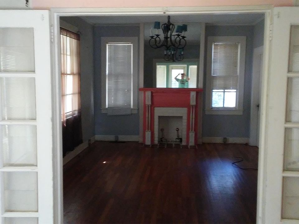 2nd image of 802 Delaware Ave