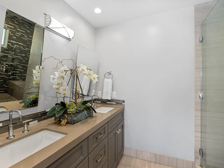 219 Diamond Ave — Photo 22