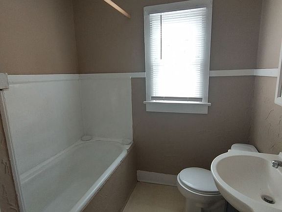 3rd image of 241 N Chautauqua Ave #11098957