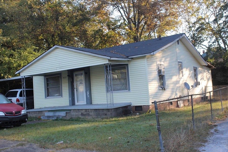 2nd image of 900 Spruce St