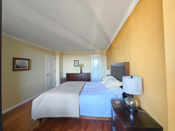 330 East 38th Street image 10 of 23