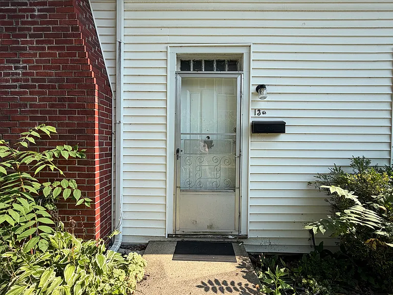 13 1/2 Mansfield Ave — Photo 13
