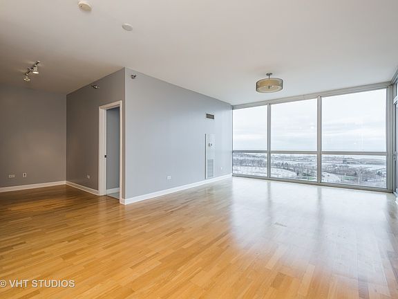 3rd image of 1841 S Calumet Ave APT 1504