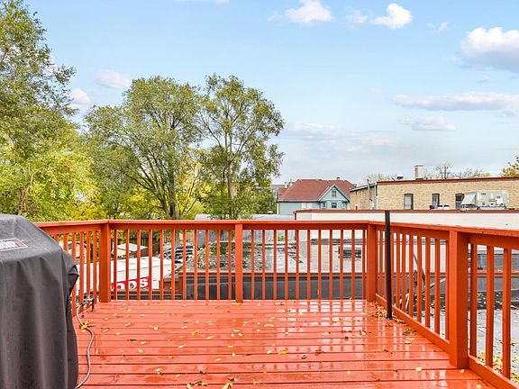 5th image of 1215 E Wilson St #12816944