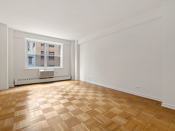 3rd image of 300 E 46th St #4L1