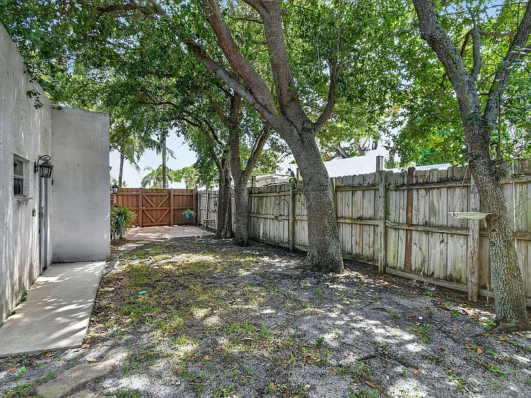 1005 Selkirk St — Photo 29