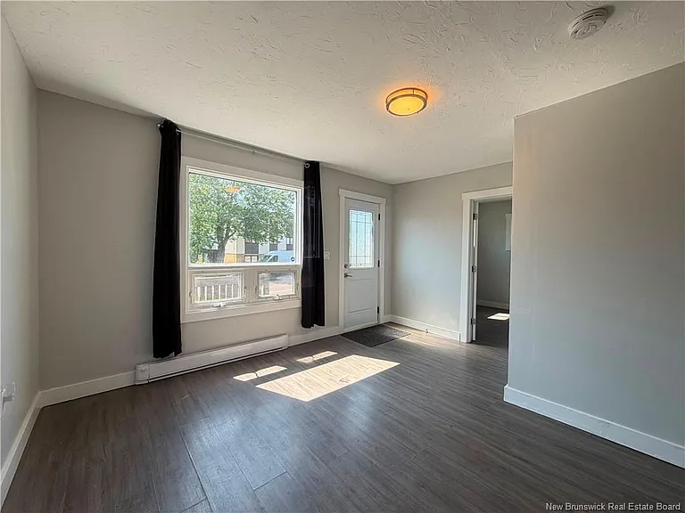 91 Purdy Ave — Photo 8