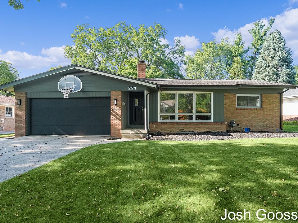 1st image of 221 Monique Dr NE