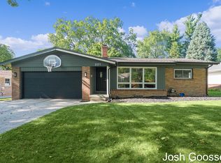 221 Monique Dr NE, Grand Rapids, MI 49505