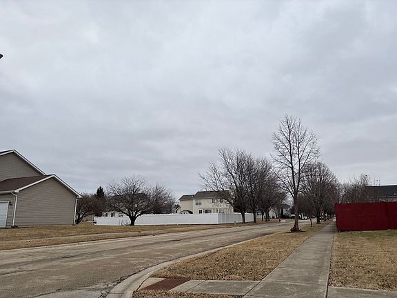 4th image of 814 Sudbury Dr