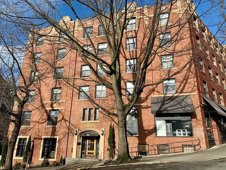 Burlingame Apartments — Photo 13