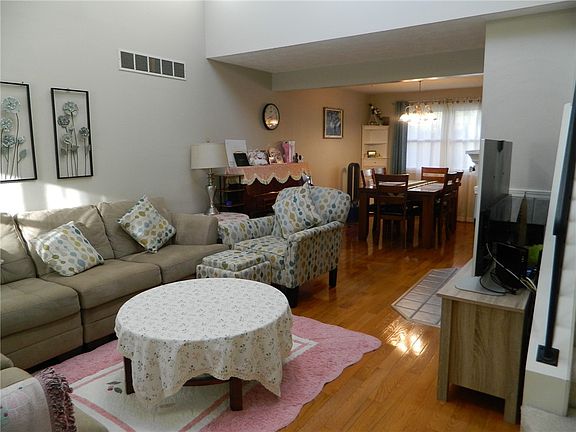 4th image of 42 Genesee View Trl