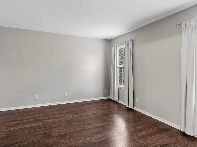 13943 S Oakdale Cir — Photo 2