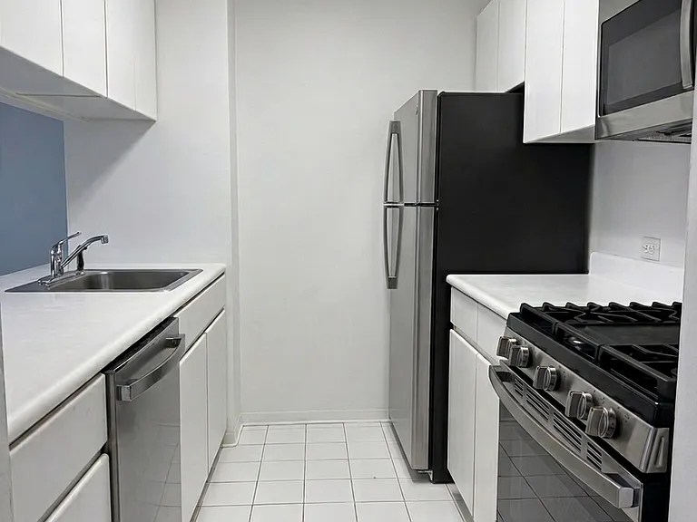 250 S End Ave #9A — Photo 5