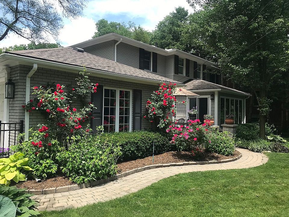 2nd image of 800 Henley Dr