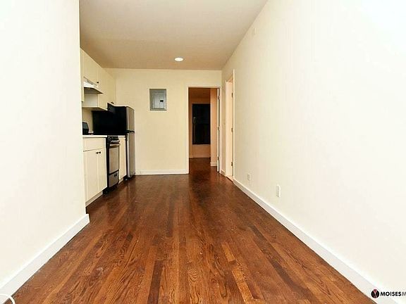 3rd image of 326 E 61st St APT 20