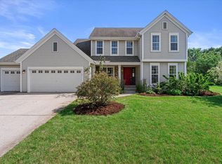 611 Prairie Hill Ave, Mukwonago, WI 53149