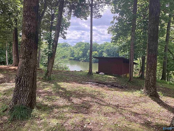 4th image of 884 Riverside Dr