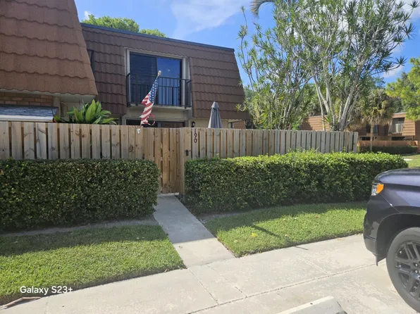190 Charter Way, West Palm Beach, FL 33407