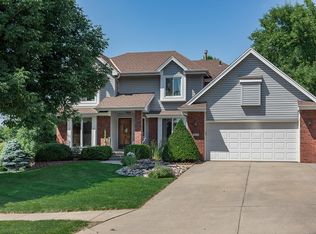 512 W Centennial Rd, Papillion, NE 68046