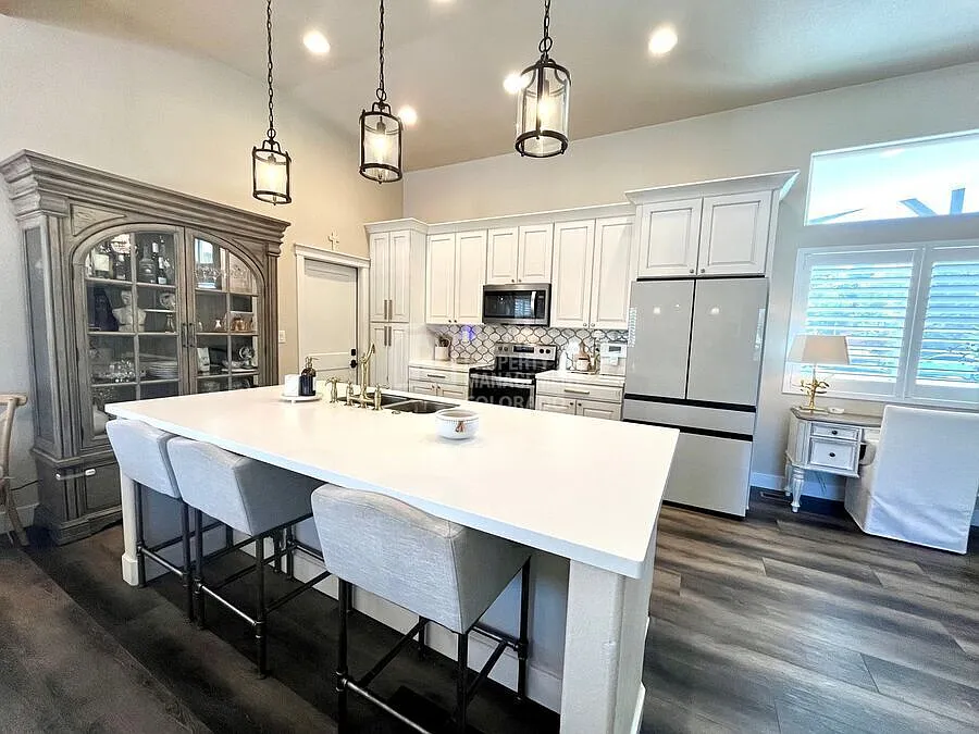Beautiful centrally located home — Photo 4