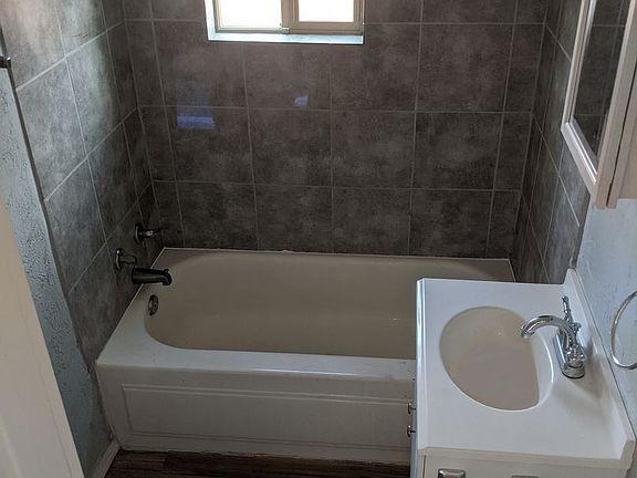 5th image of 114 W Laguna St #31