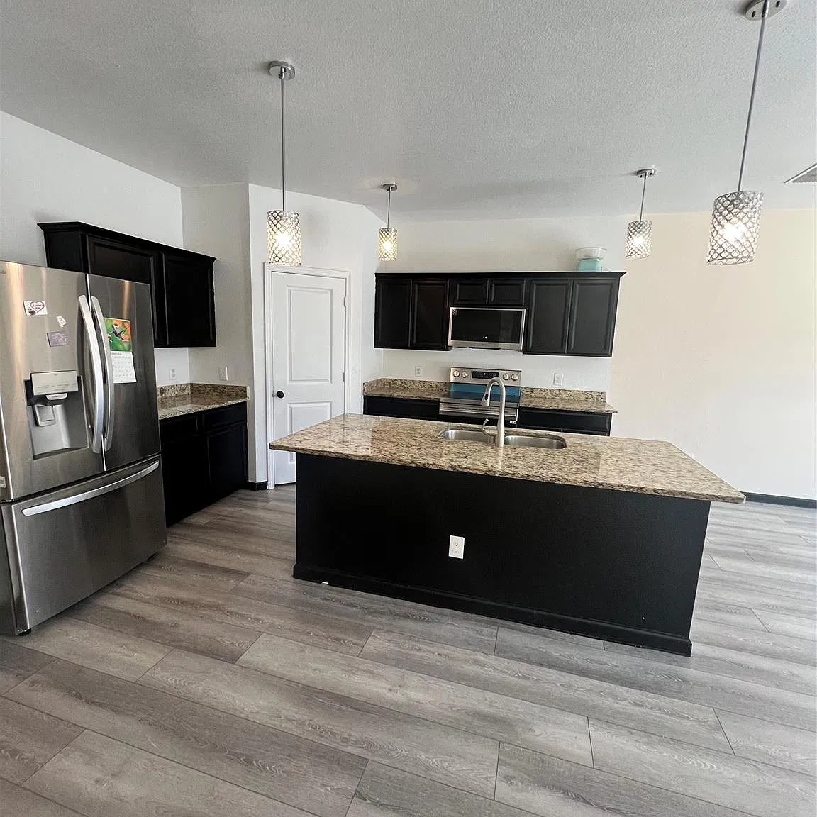 5 bed, 2854 sqft, $2,950 — Photo 3
