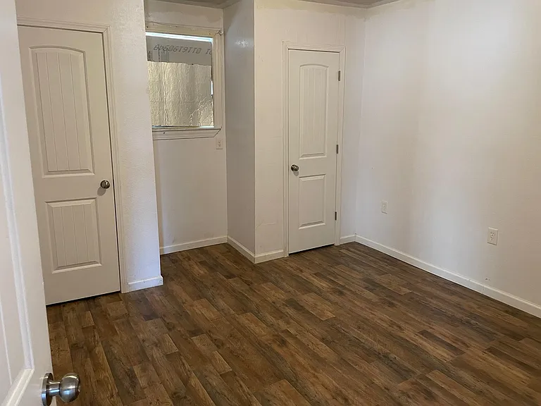 521 Avenue G — Photo 14