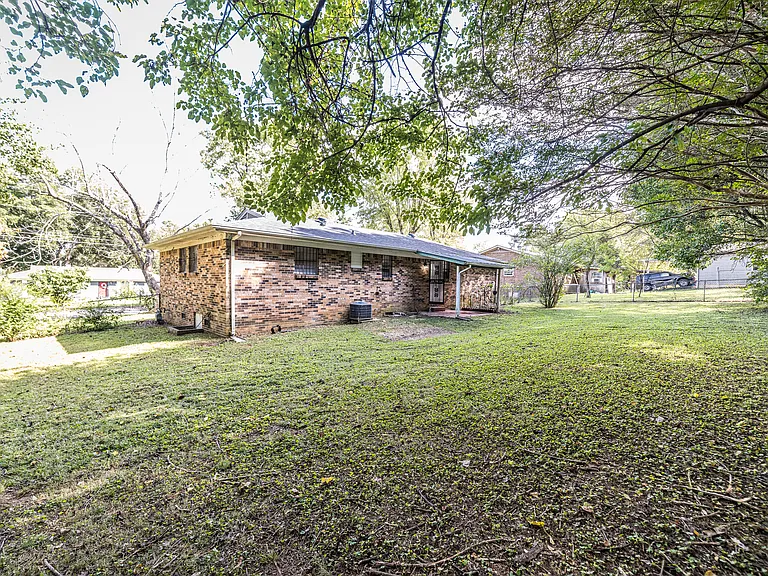 2627 Thornhill Rd NW — Photo 10