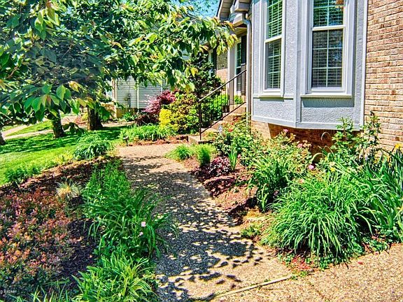 Walkway to front entry
